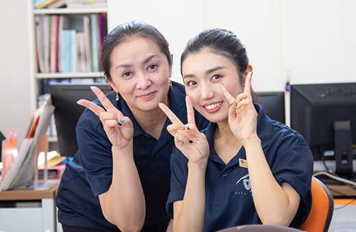 女性店頭スタッフ